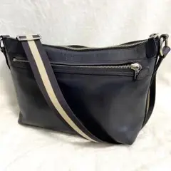 美品✨ コーチ チャールズ スモール メッセンジャー レザー 紺 F54796
