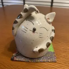 猫の陶器置物