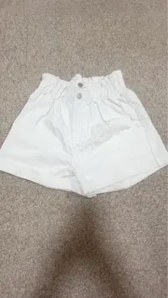 ホワイトショートパンツ ウエストゴム ボタン付き
