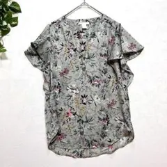 1754 H&M フリルシャツ　Ｖネック　フレンチ　総花柄　綺麗め　34