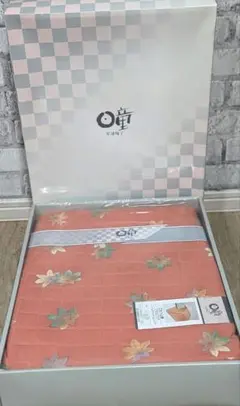 【新品未使用】安達瞳子　キルト　こたつ上掛　　200✕200