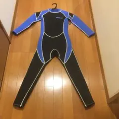青と黒のウェットスーツ フルスーツ