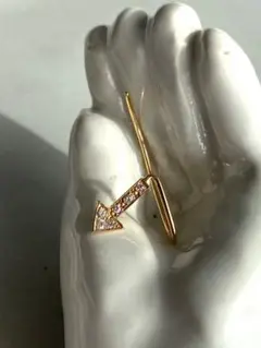 H.P. France (アッシュペーフランス) 矢印ダイヤモンドピアス k18