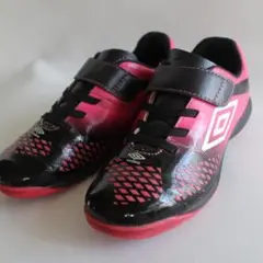 【極美品】Umbro サッカー 21.5cm フットサルシューズ ピンク/黒