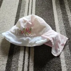 ピンク色花刺繍付きかわいい帽子　日焼け防止付き　54cm