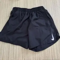 Nike ブラック ショートパンツ Mサイズ