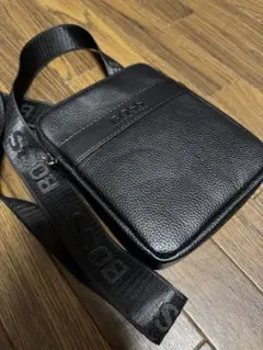BOSS ブラックレザー ショルダーバッグ