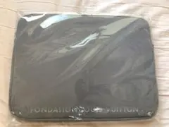 LOUIS VUITTON 財団美術館限定クラッチバッグ PCケース