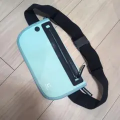 ミントグリーン ボディバッグ