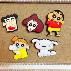 クレヨンしんちゃん　クロックスサンダルアクセサリー　ジビッツチャーム