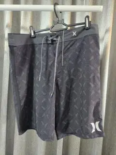 Hurley 黒 パターン水着　32