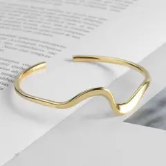バングル ブレスレット ゴールド ウェーブバングル