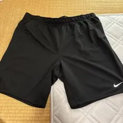 Nike 黒 ショートパンツ