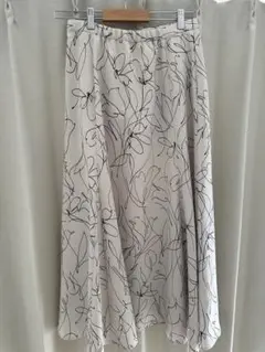 avv アイボリー フラワープリント ロングスカート