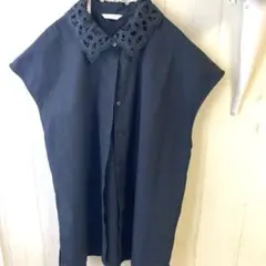 【美品】シャツブラウス　レース襟　高級感ノースリーブ　ブラックおでかけＦsize