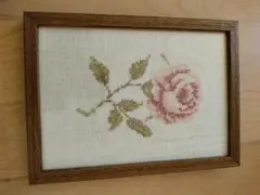 バラの刺繍 木製フレーム 約30cm x 20cm