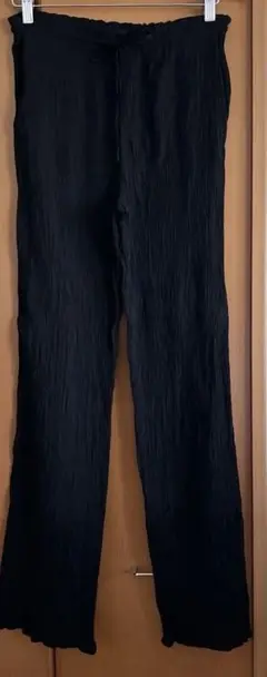 ZARA しわ加工カジュアルパンツ 黒