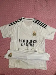 激安！サッカーユニフォーム！レアルマドリードホーム、Mサイズ、上下パンツセット