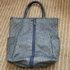 レトロな雰囲気とダークブルー のシックなお色味か素敵な花柄 トートバッグ 中古品