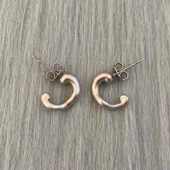 うねりのデザインフープピアス
