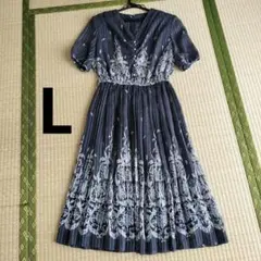 ドレッシーなネイビー 花柄プリント フレアドレス