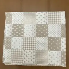 ベージュ系 チェック 花柄 プリント生地 110cmx 63cm