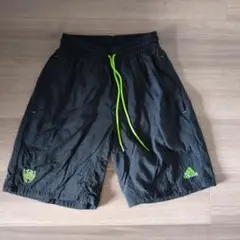adidas 黒 ショートパンツ