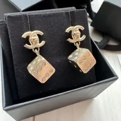 【値下げ】CHANEL シャネルターンロックラインストーンピアス 美品