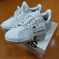 新品タグ付き！adidas☆ホ ワイトスニーカー 24.5センチ