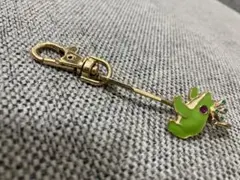 カエル　カバンの中で鍵をひっかけるやつ