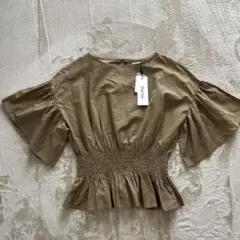 未使用　SHEL’TTER フリル付き　カーキ　シャーリングトップス