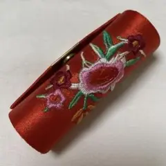 【新品未使用】鏡付き　リップケース　花刺繍入り　赤　台湾　香港　中華