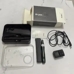 ダーマペンの最高峰　dr.pen M8 新品未使用品　沢山のオマケつき^_^ 美品Dr.pen ULTIMA-M8 美顔器ダーマペン箱・付属品付き/動作確認済
