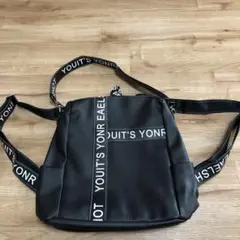ロゴ入り黒リュック