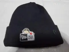 NEW ERA ブラックニット帽 キャラクター刺繍