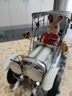 シルバニアファミリー 　アンティークな車　ブリキ　クラシックカー　オブジェ