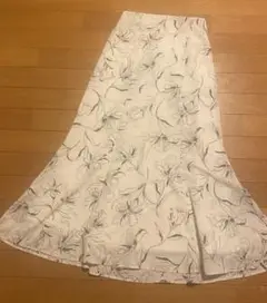 イング　マーメイドスカート　花柄　白