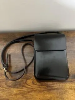 黒のレザーショルダーバッグ