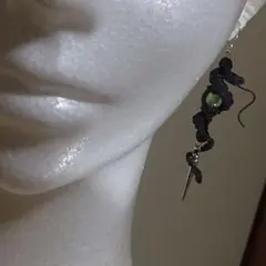 片耳蛇ピアス