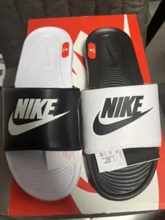 NIKE スライドサンダル ホワイト/ブラック べナッシ