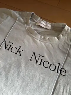 Nick Nicole ライトブルー クロップドTシャツ