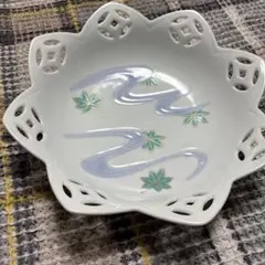花びら形の陶器皿　24cm