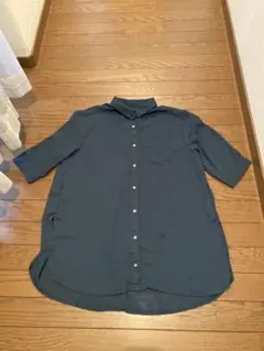 深色 ダークグリーン半袖シャツ