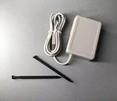 new3ds充電器ACアダブター＋new3ds用タッチペンｘ2本のセット