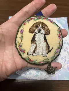 ビーグル犬の刺繍チャーム