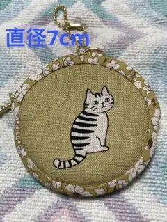 ♪ハンドメイド♪まんまるポーチ♪廃盤・キジトラ猫・カラシ♪カラシ花柄♪