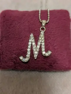 【美品】イニシャル「 M 」ラインストーン ペンダント ネックレス 調節可能
