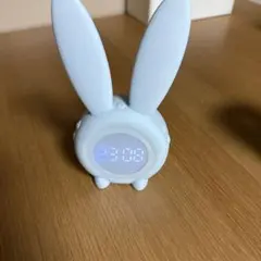 ウサギ型デジタル置時計 ライトブルー