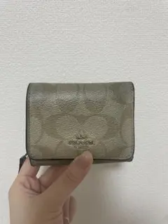 coach レザー　三つ折り財布　ゴールド　ベージュ