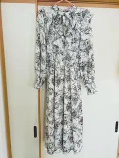 しまむら　maki 　コラボワンピース Ꮇサイズ 長袖　ホワイト